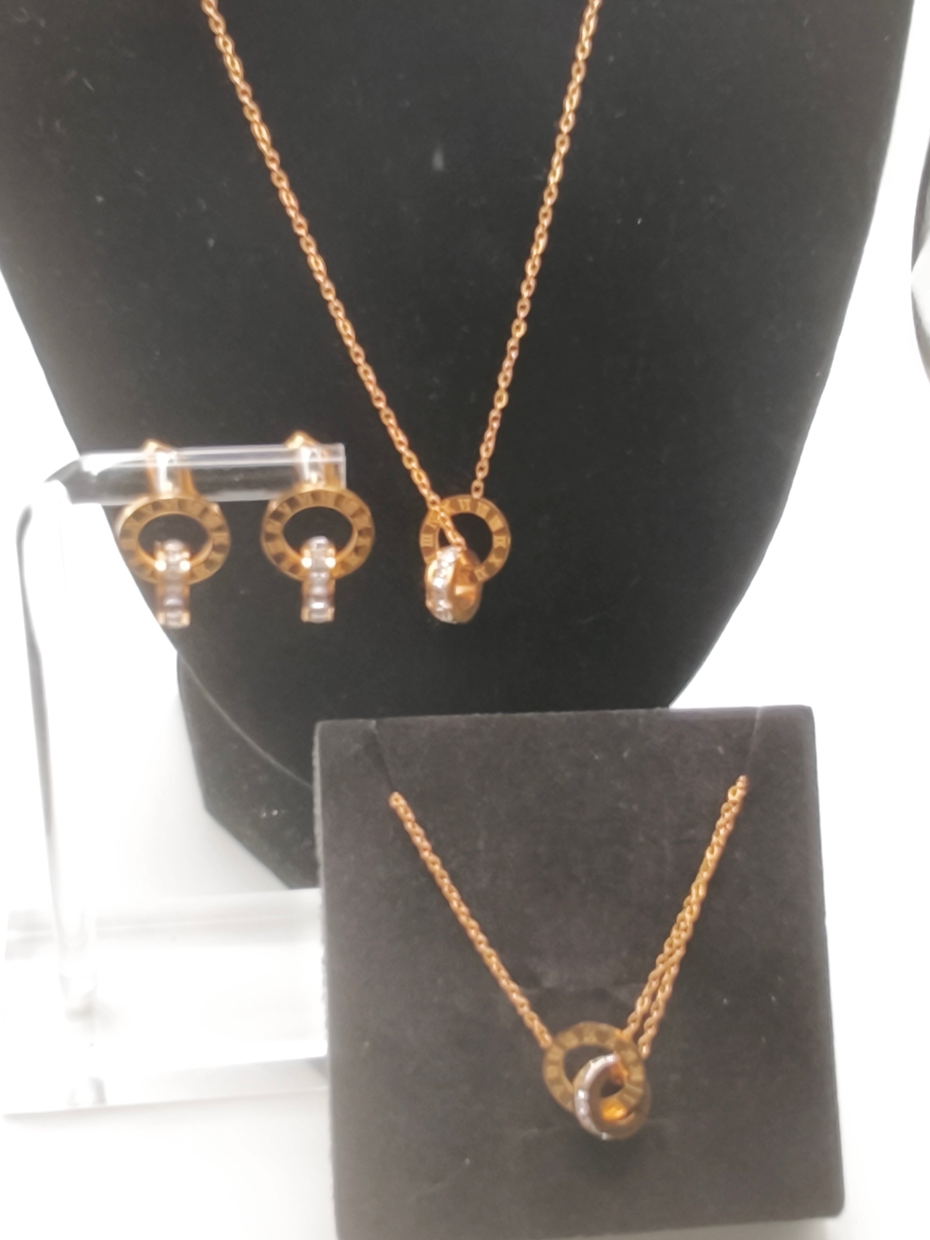 Parure Élégance Dorée acier inoxydable plaqué or 18k